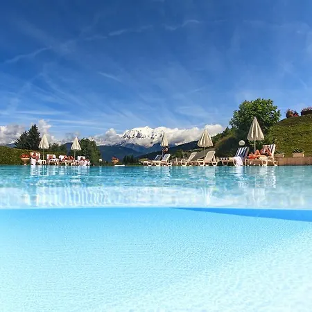 Aux Ducs De Savoie Hotel 4*