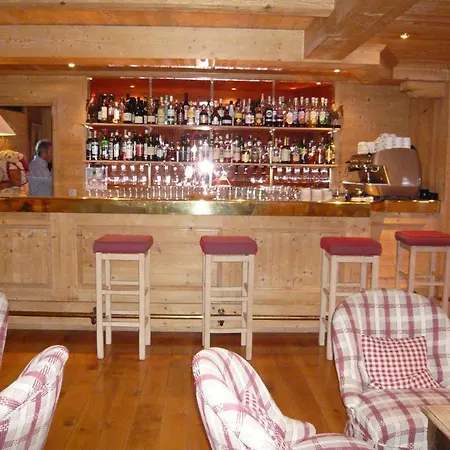 Aux Ducs De Savoie Hotel
