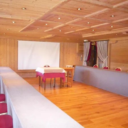 Aux Ducs De Savoie Hotel
