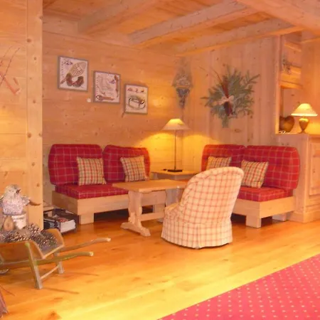 Aux Ducs De Savoie Hotel 4*
