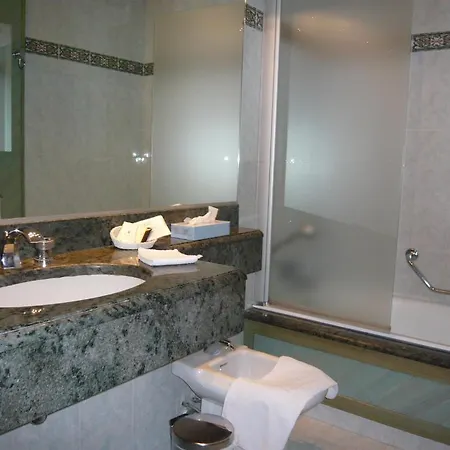 Aux Ducs De Savoie Hotel 4*