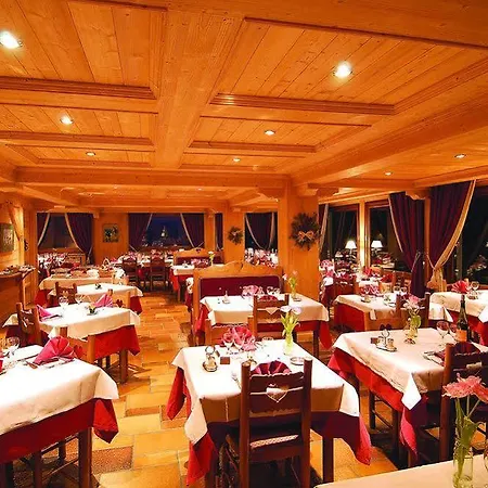 Aux Ducs De Savoie Hotel