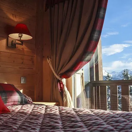 Aux Ducs De Savoie Hotel 4*