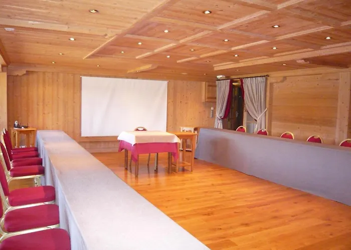Aux Ducs De Savoie Hotel