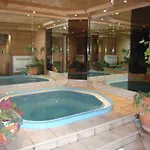 Aux Ducs De Savoie Hotel 4*
