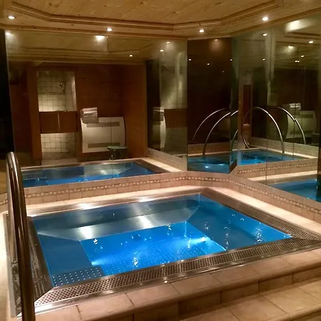 호텔 Aux Ducs De Savoie 4*