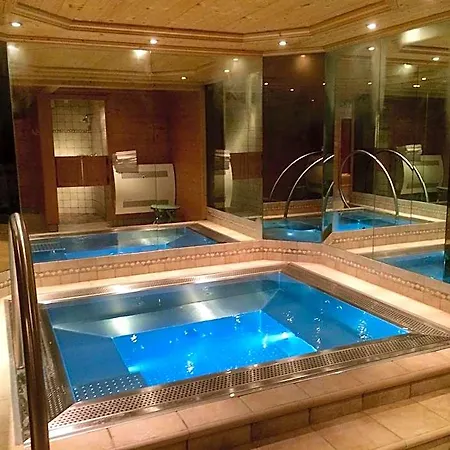 Aux Ducs De Savoie Hotel