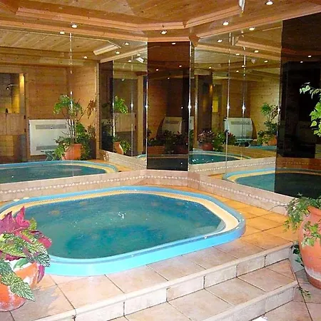 Aux Ducs De Savoie Hotel