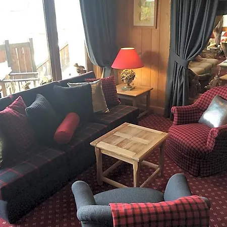 Aux Ducs De Savoie Hotel